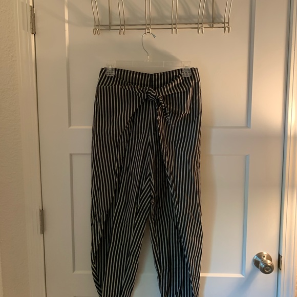 Urban Outfitters wrap pant. Size S. Black & white - Picture 4 of 4